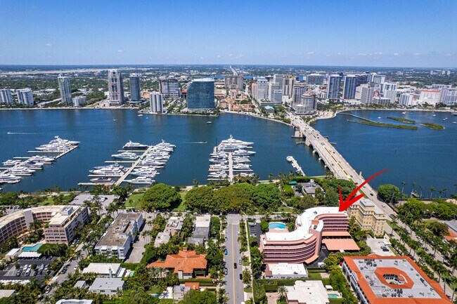 Building Photo - 315 S Lake Dr