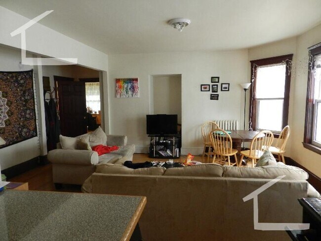 Building Photo - Faneuil St 3 Bed
