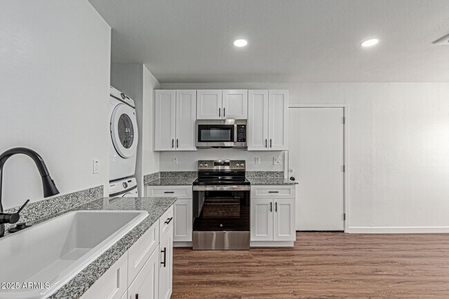 Building Photo - 1934 E Carver Dr