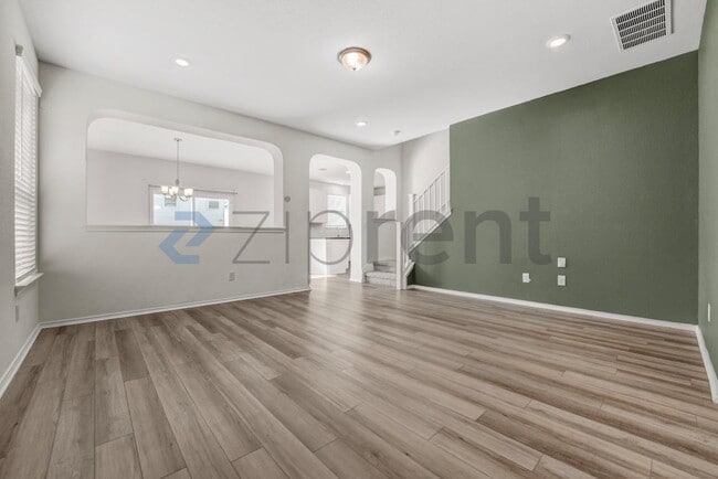 Building Photo - Unit