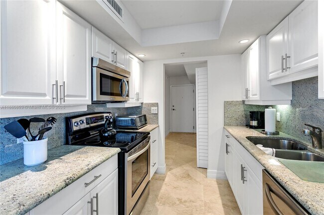 Building Photo - 3000 N Ocean Dr