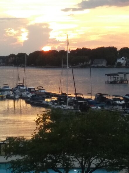 Building Photo - 18883 Vineyard Point Ln