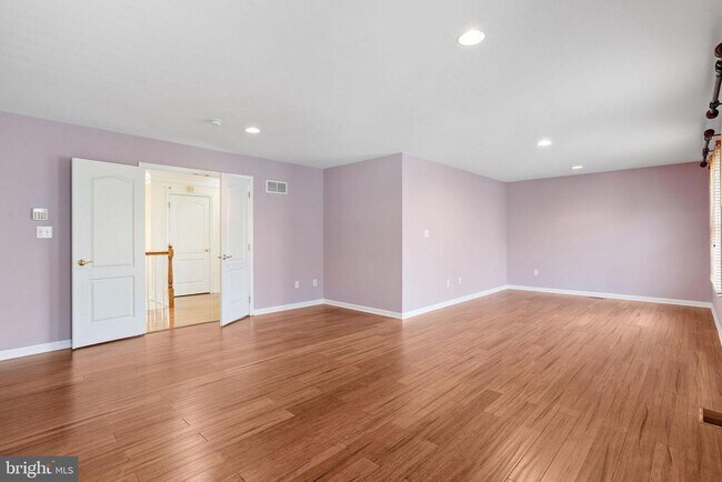 Building Photo - 50 Greylynne Dr