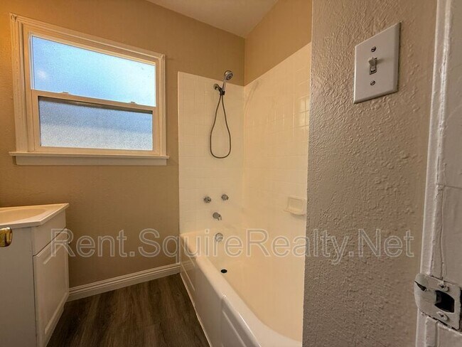 Building Photo - 901 N San Gabriel Ave