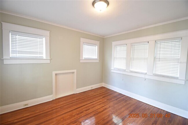 Building Photo - 810 S Packwood Ave