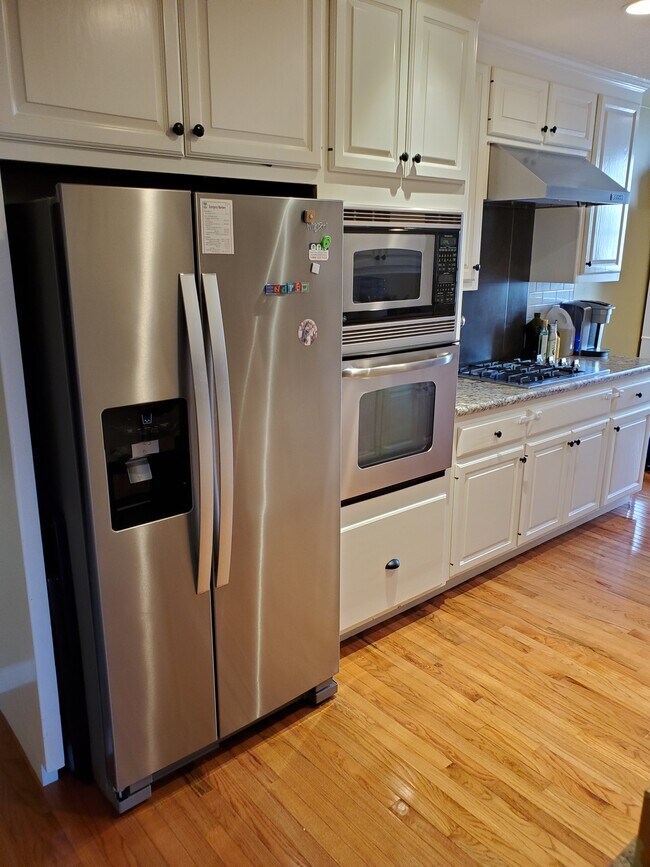 Kitchen - 1309 Crane St