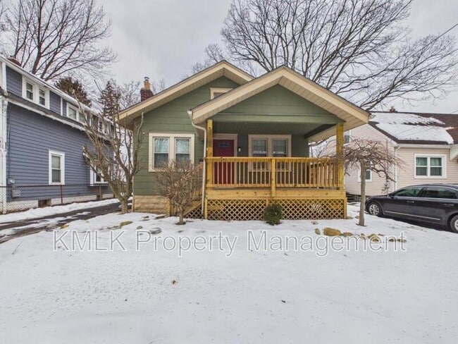 Building Photo - 1238 Sawyer Ave