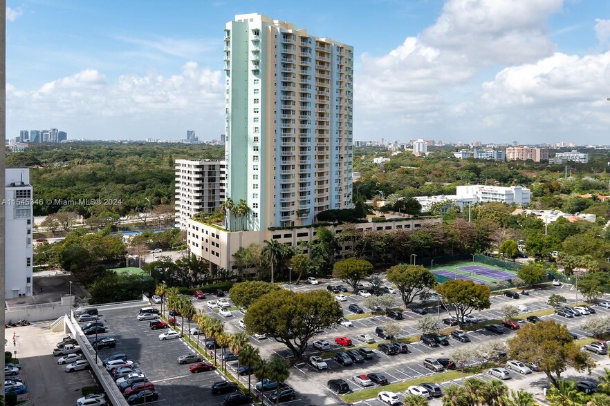 Building Photo - 2333 Brickell Ave