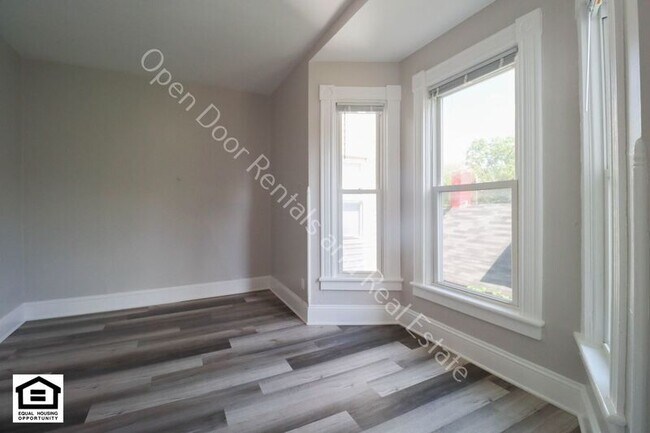Building Photo - 340 W Dewald St