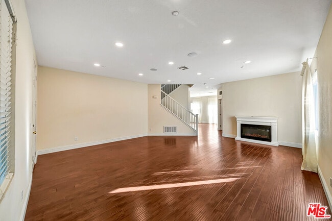 Building Photo - 12440 La Cresta Way