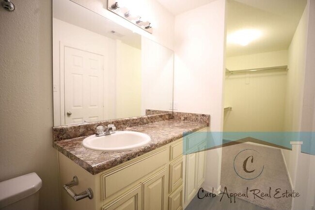 Building Photo - Move in special $800!! Beautiful 3 bed / 2 bath home - Nettleton!!