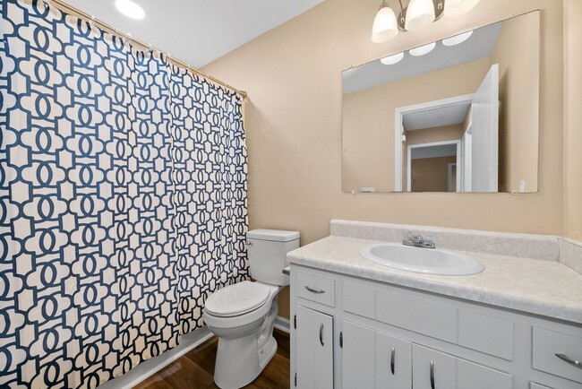 Building Photo - Three Bedroom on Corner Lot!