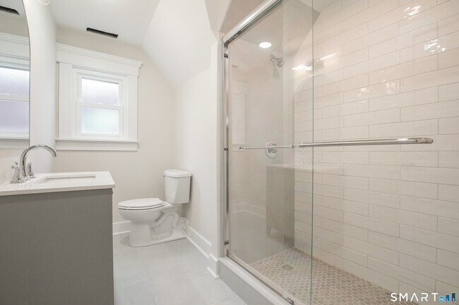 Building Photo - 56 Pendleton St