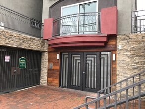Building Photo - CONDO in Prime NOHO Art District
