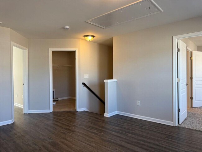 Building Photo - 414 Spring View Dr