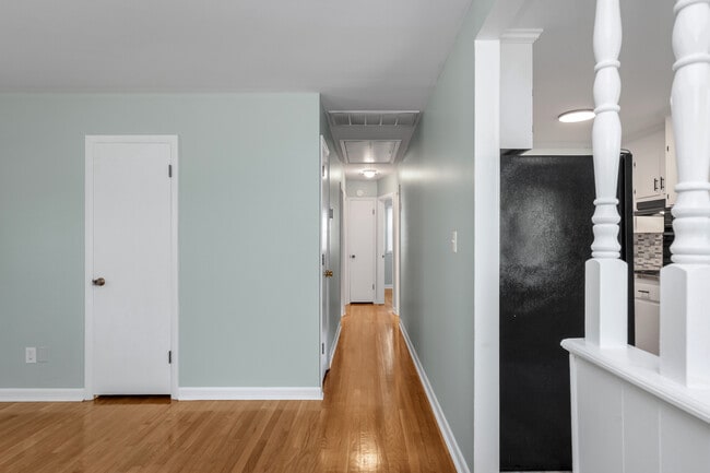 Building Photo - 522 S 22nd Ave