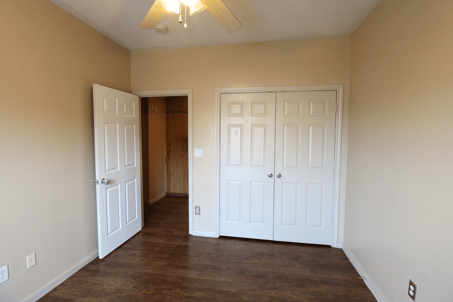 Building Photo - 2445 Monarch Dr