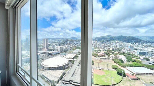 Building Photo - 1009 Kapiolani Blvd