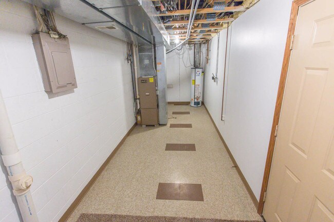 LL Storage area - 288 Meadowcreek Dr