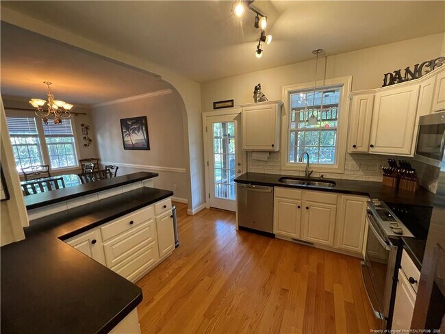 Building Photo - 34 Woodbury Ln