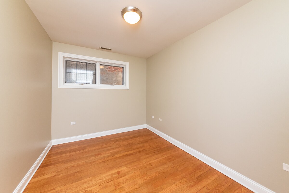 Building Photo - 6217 S Kimbark Ave