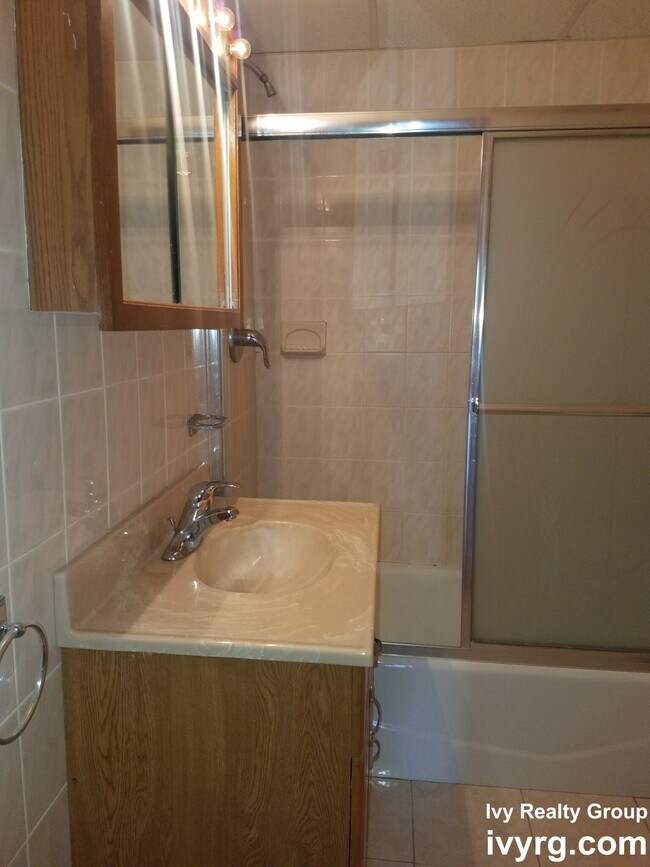 Building Photo - 46 Oliver St