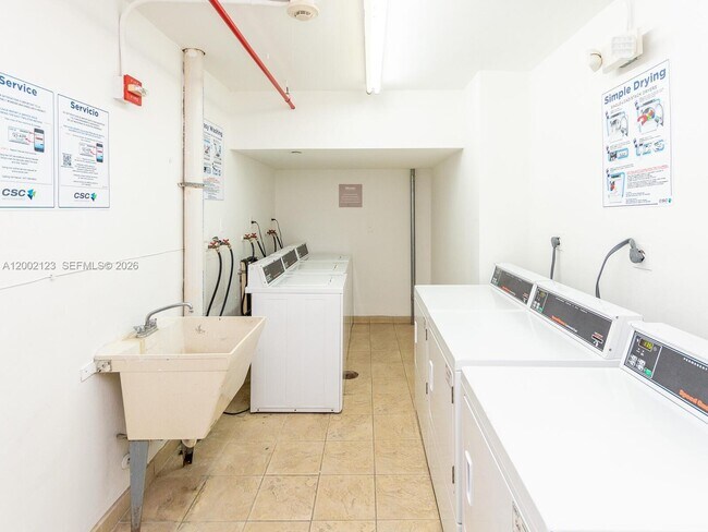 Building Photo - 1000 West Ave