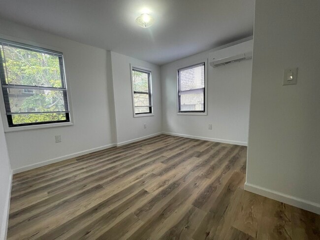 Building Photo - 416 10TH St