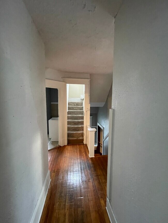 Building Photo - Wealthy St / Cherry St Duplex for Rent