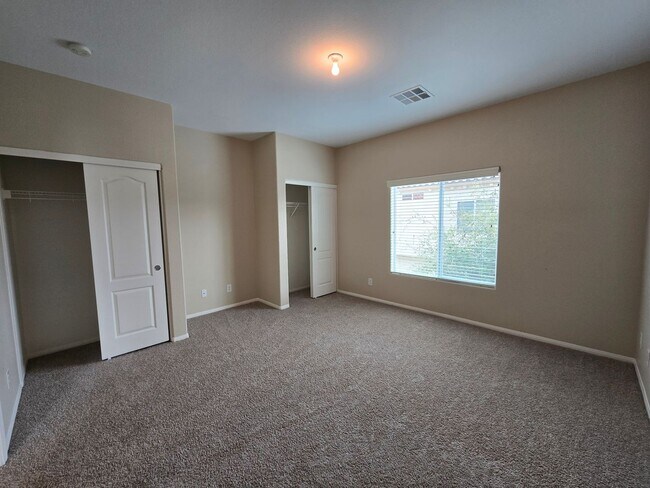 Building Photo - Guard Gated wonderful community 3 Bedroom Townhome!