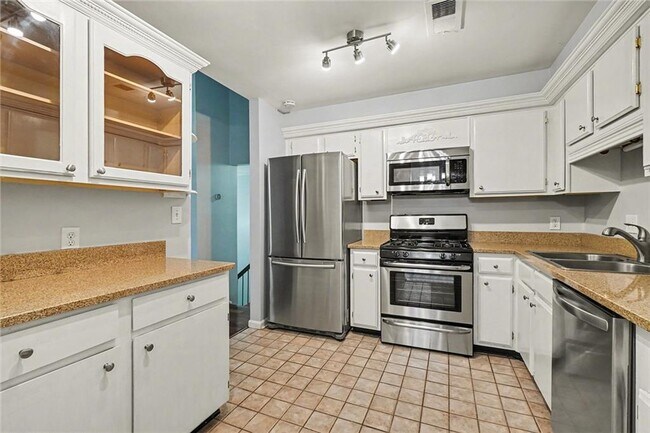 Building Photo - 3813 Paces Ferry W