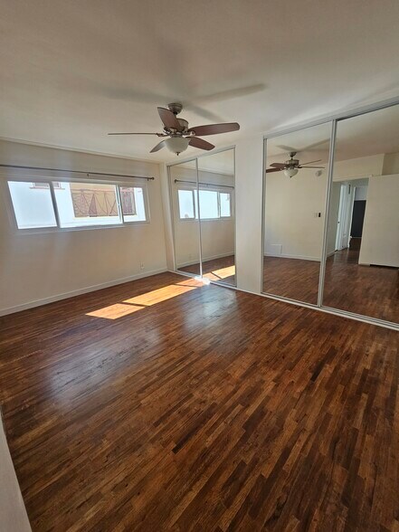 Building Photo - 1537 N Laurel Ave