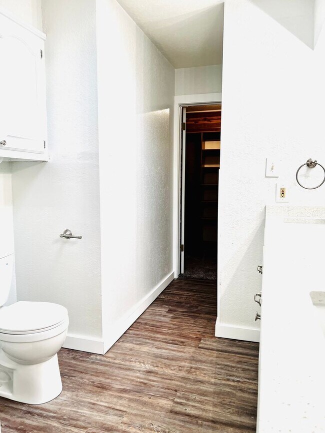 Building Photo - Beautiful 3BD 2BA Corner-Lot Home Located ...
