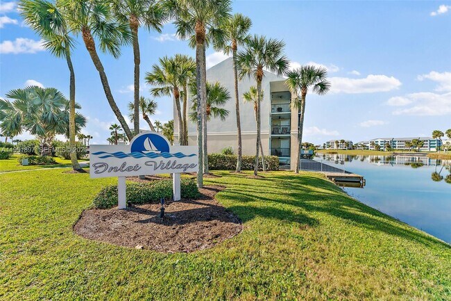 Building Photo - 40 NE Plantation Rd