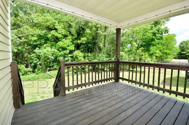 Building Photo - 2408 Francis St