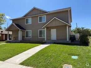 Building Photo - Duplex mid town CDA