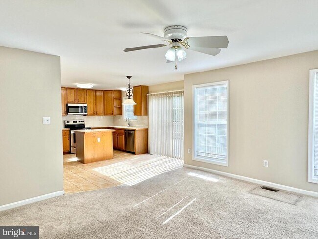 Building Photo - 9 Kimberly Dr