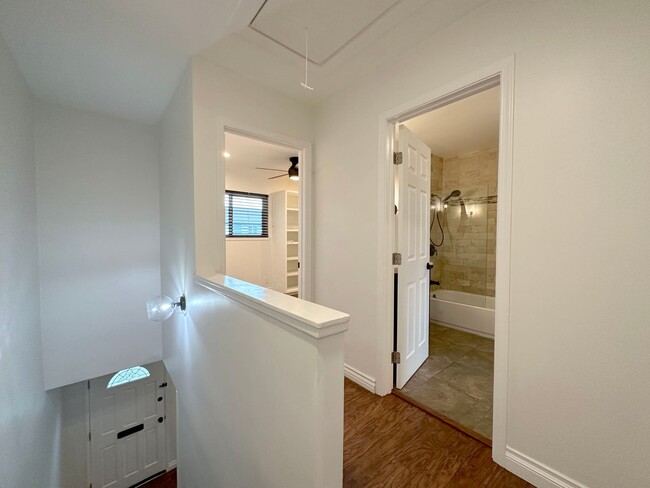 Building Photo - Quiet Huntington Bay Townhome Community - ...