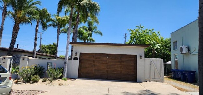 Building Photo - Vintage 1 Bedroom in Kensington with priva...