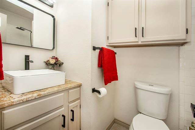 Building Photo - 1609 Brentwood Dr