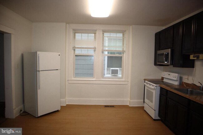 Building Photo - 404 Camden Ave