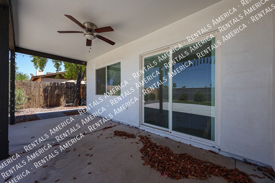 Building Photo - 2902 W Straford Dr