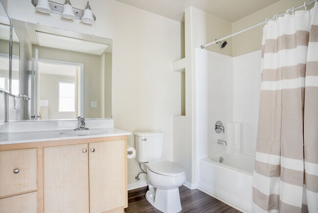 Building Photo - 5535 Westlawn Ave