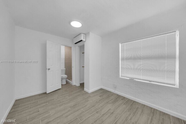 Building Photo - 2 br, 2 bath House - 640 SW 8th Ave # 640 # 8