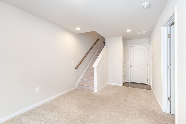 Building Photo - New Price – Move-In Ready 4BR / 4BA Townho...