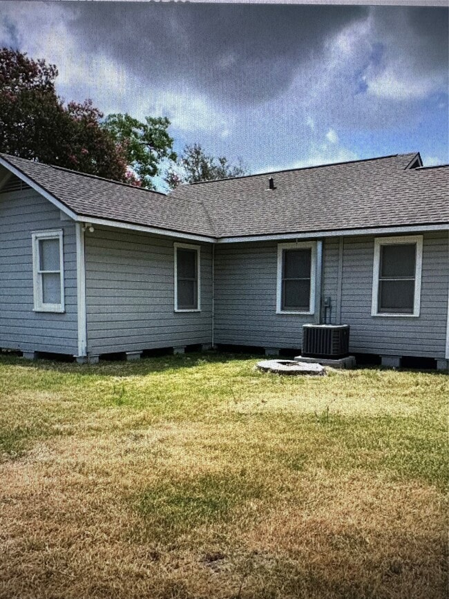 Building Photo - 8921 Ramin Dr