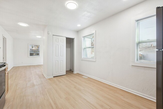 Building Photo - 12 Frailey Pl