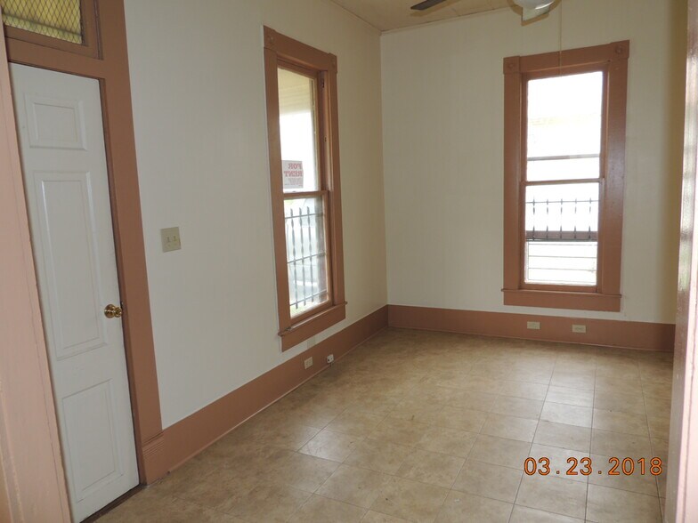 Building Photo - 1118 Essex St