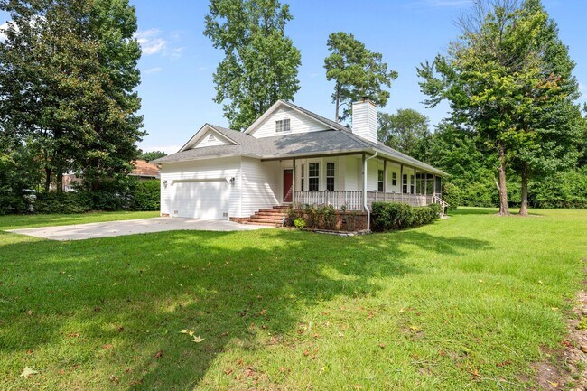 Building Photo - Beautiful Country Home off Madam Moores Ln with Large Yard