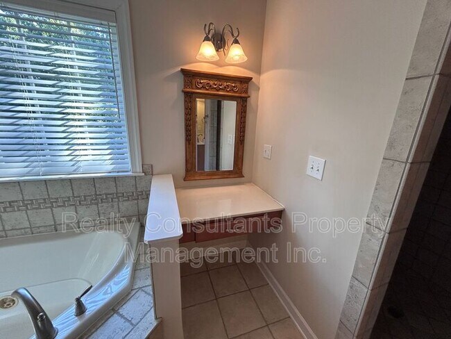Building Photo - 4540 Pebble Lake Dr